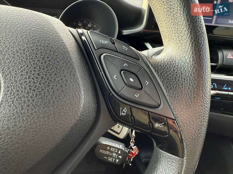 Внедорожник / Кроссовер Toyota C-HR 2019 в Киеве