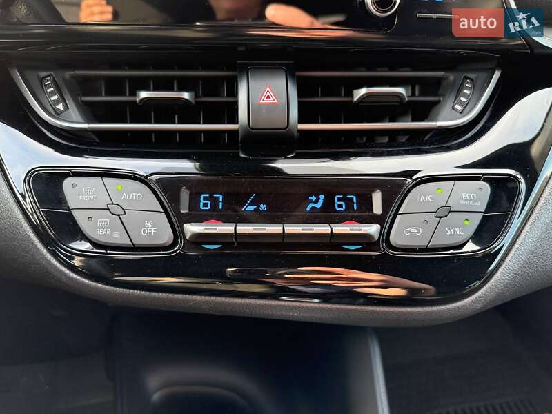 Внедорожник / Кроссовер Toyota C-HR 2019 в Киеве