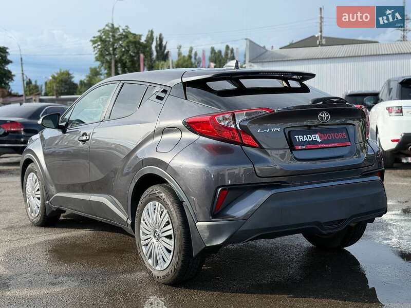 Внедорожник / Кроссовер Toyota C-HR 2019 в Киеве
