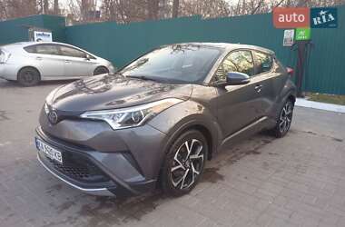 Внедорожник / Кроссовер Toyota C-HR 2017 в 