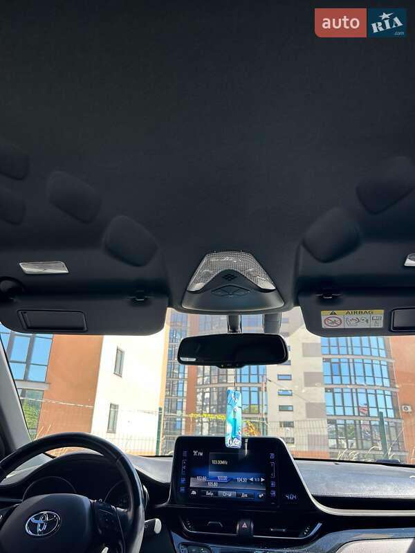 Позашляховик / Кросовер Toyota C-HR 2016 в Городенці