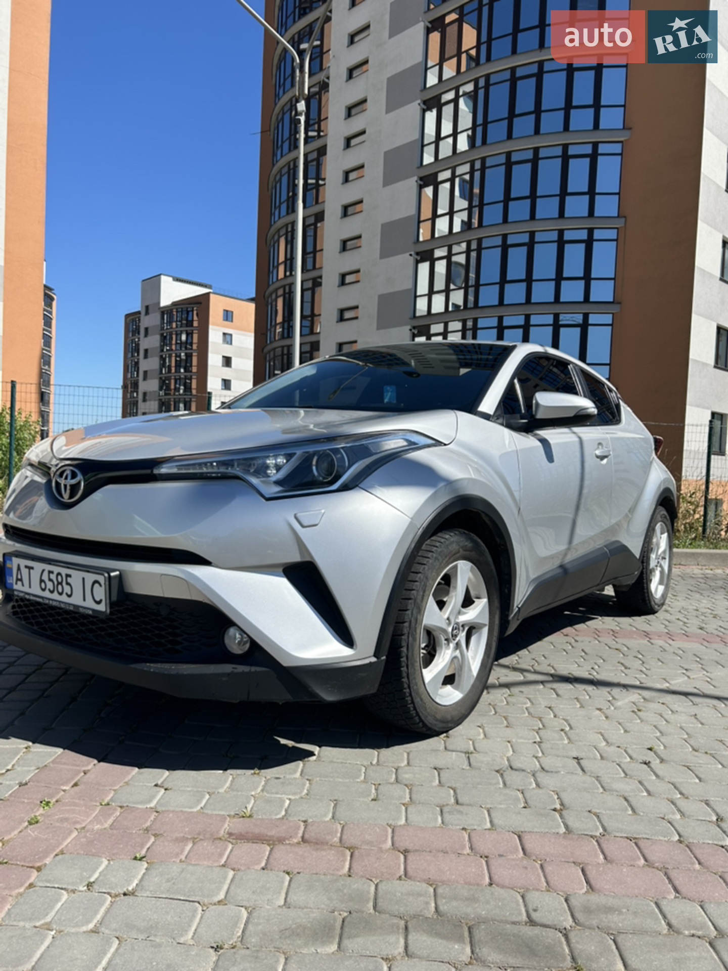 2016 Toyota C-HR - мініатюра 2