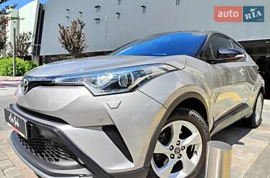 Позашляховик / Кросовер Toyota C-HR 2016 в Києві