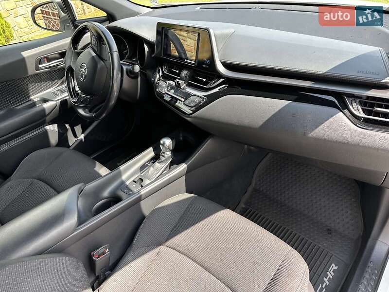 Внедорожник / Кроссовер Toyota C-HR 2018 в Львове фото 10 Внедорожник / Кроссовер Toyota C-HR 2018 в Львове