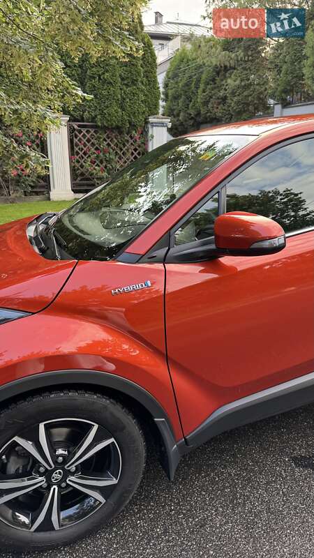 Внедорожник / Кроссовер Toyota C-HR 2020 в Киеве