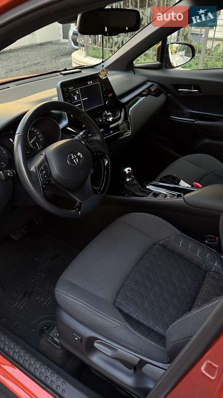 Внедорожник / Кроссовер Toyota C-HR 2020 в Киеве