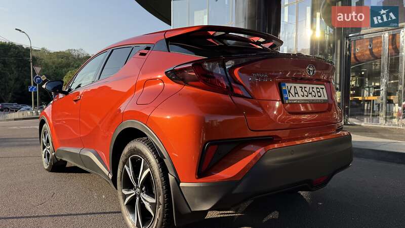 Внедорожник / Кроссовер Toyota C-HR 2020 в Киеве