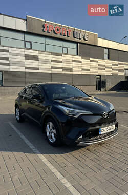Внедорожник / Кроссовер Toyota C-HR 2017 в Черкассах