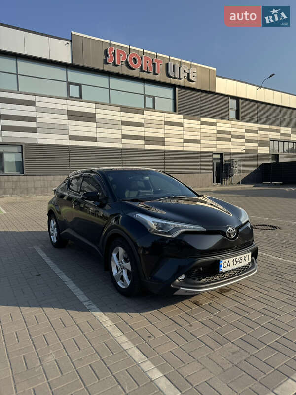 Внедорожник / Кроссовер Toyota C-HR 2017 в 