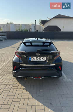 Внедорожник / Кроссовер Toyota C-HR 2017 в 