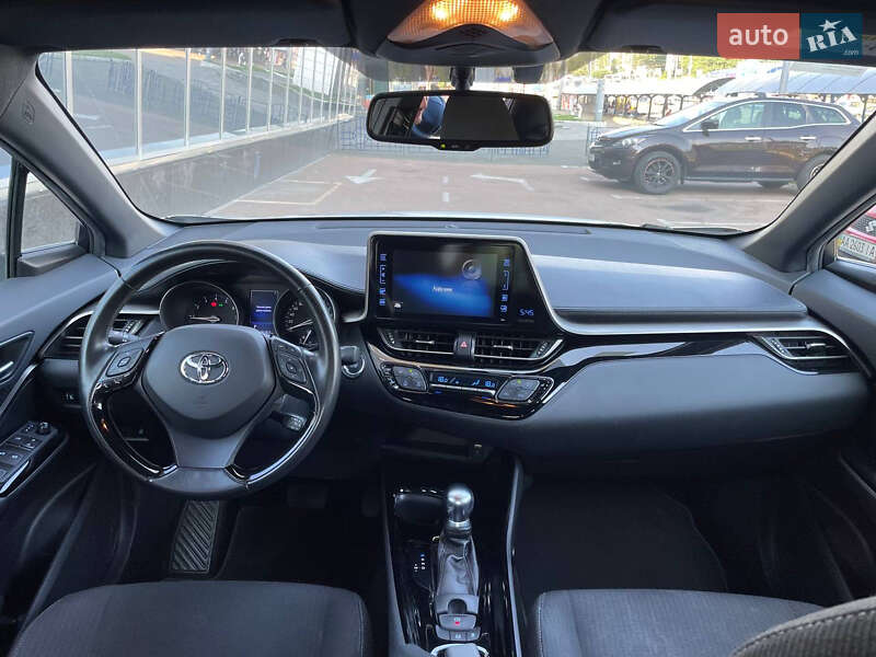 Внедорожник / Кроссовер Toyota C-HR 2018 в Киеве