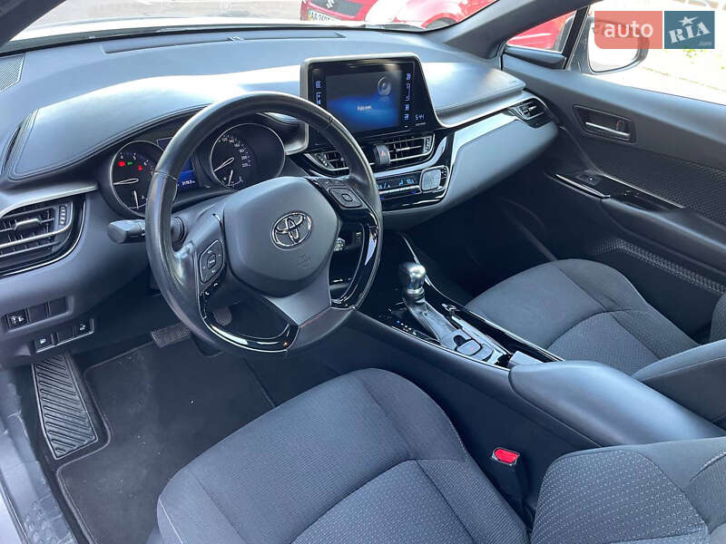 Внедорожник / Кроссовер Toyota C-HR 2018 в Киеве