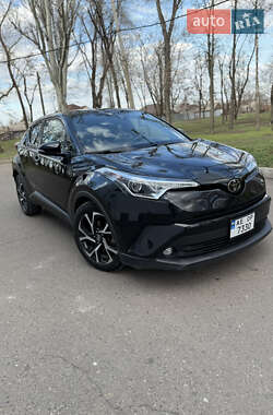 Внедорожник / Кроссовер Toyota C-HR 2018 в 