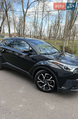 Внедорожник / Кроссовер Toyota C-HR 2018 в 