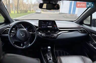 Внедорожник / Кроссовер Toyota C-HR 2018 в 