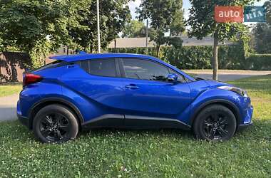 Внедорожник / Кроссовер Toyota C-HR 2019 в 