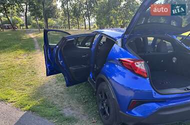 Внедорожник / Кроссовер Toyota C-HR 2019 в 