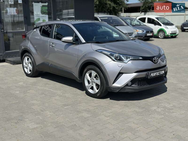 Внедорожник / Кроссовер Toyota C-HR 2016 в Черновцах