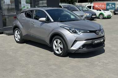 Внедорожник / Кроссовер Toyota C-HR 2016 в 