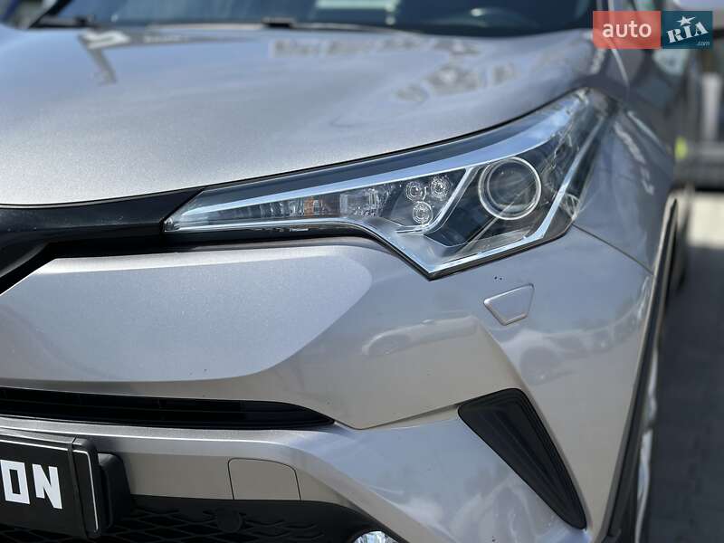 Внедорожник / Кроссовер Toyota C-HR 2016 в Черновцах