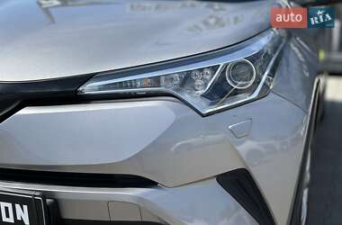 Внедорожник / Кроссовер Toyota C-HR 2016 в 