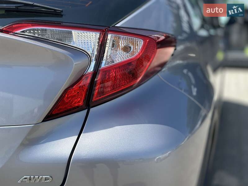 Внедорожник / Кроссовер Toyota C-HR 2016 в Черновцах