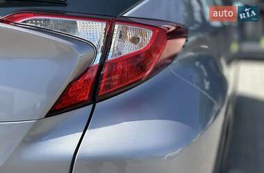 Внедорожник / Кроссовер Toyota C-HR 2016 в 