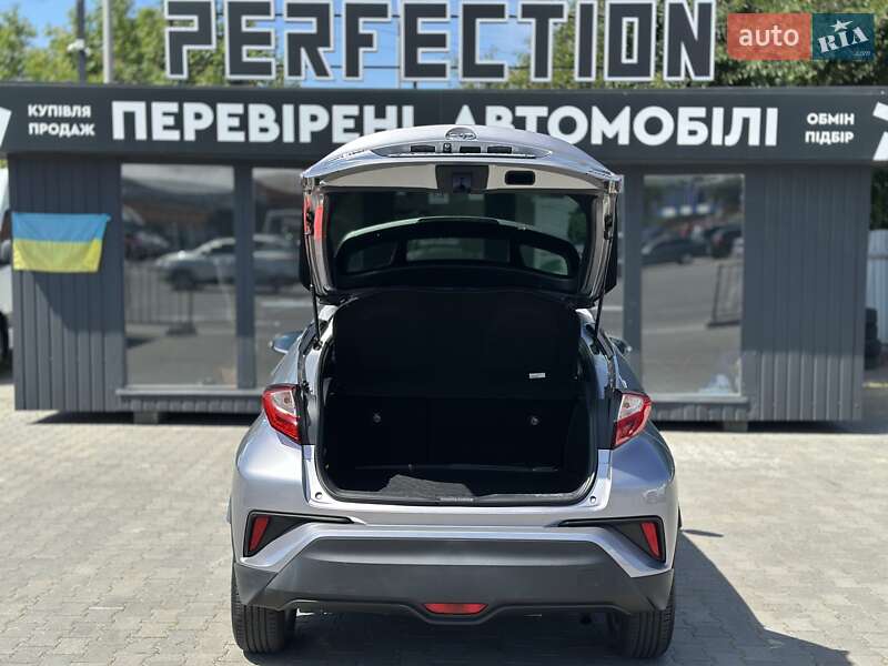 Внедорожник / Кроссовер Toyota C-HR 2016 в Черновцах