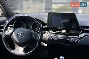 Внедорожник / Кроссовер Toyota C-HR 2016 в 