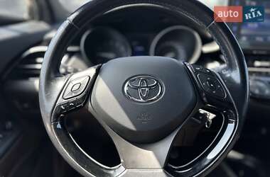 Внедорожник / Кроссовер Toyota C-HR 2016 в 
