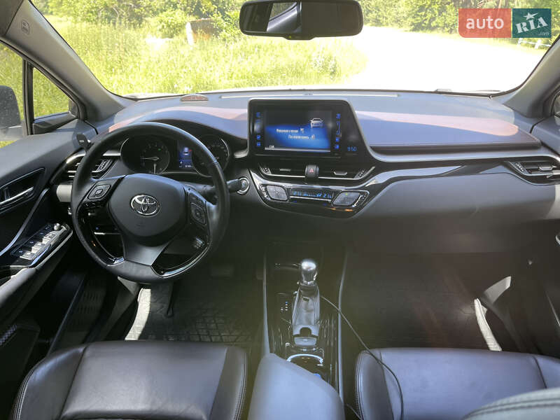 Позашляховик / Кросовер Toyota C-HR 2016 в Фастові