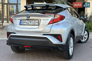 Внедорожник / Кроссовер Toyota C-HR 2017 в 