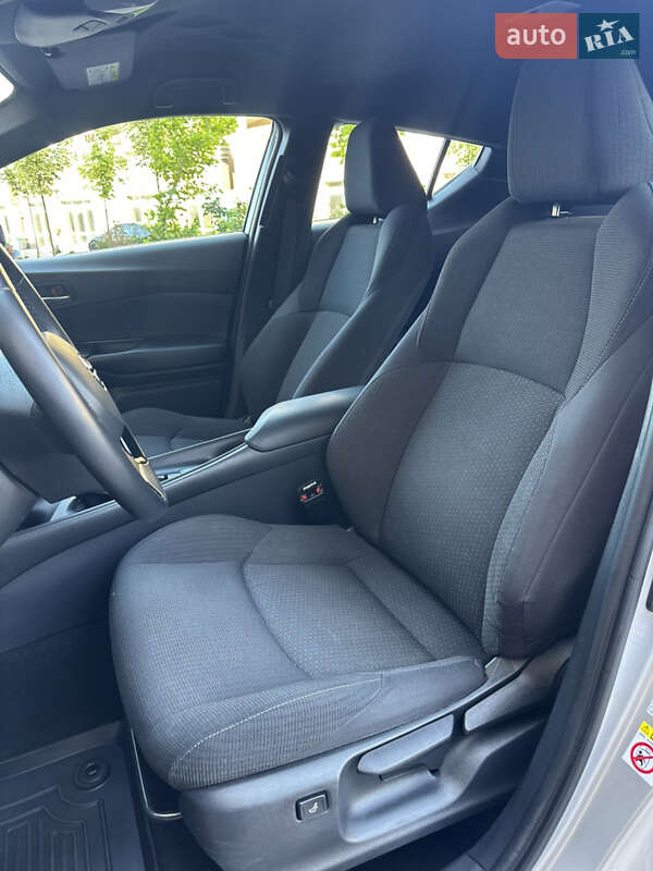 Внедорожник / Кроссовер Toyota C-HR 2017 в Киеве