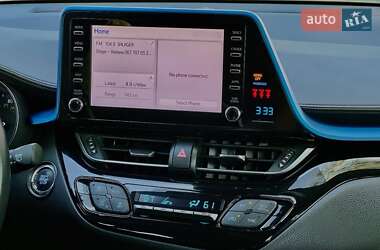 Внедорожник / Кроссовер Toyota C-HR 2018 в 
