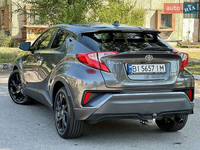 Внедорожник / Кроссовер Toyota C-HR 2018 в Кременчуге фото 5 Внедорожник / Кроссовер Toyota C-HR 2018 в Кременчуге