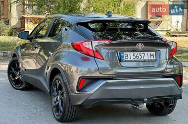 Внедорожник / Кроссовер Toyota C-HR 2018 в 