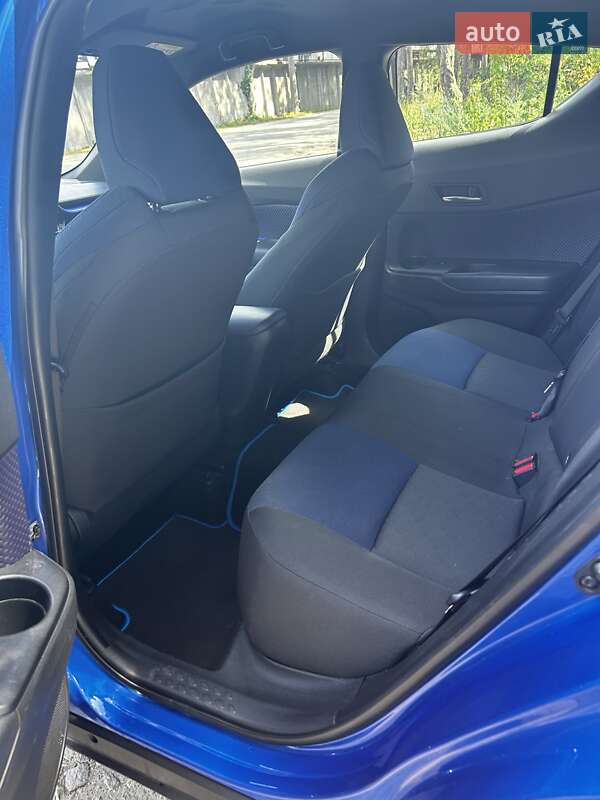 Внедорожник / Кроссовер Toyota C-HR 2017 в Киеве