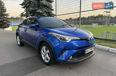 Внедорожник / Кроссовер Toyota C-HR 2016 в Киеве
