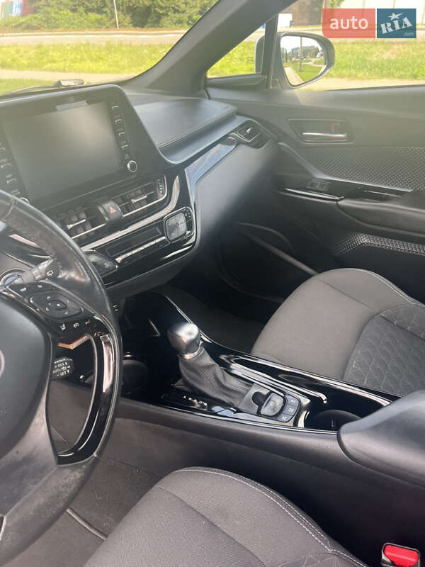 Позашляховик / Кросовер Toyota C-HR 2019 в Києві фото 8 Позашляховик / Кросовер Toyota C-HR 2019 в Києві