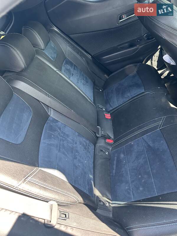 Позашляховик / Кросовер Toyota C-HR 2018 в Києві фото 5 Позашляховик / Кросовер Toyota C-HR 2018 в Києві