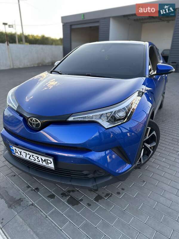 Позашляховик / Кросовер Toyota C-HR 2018 в Близнюках