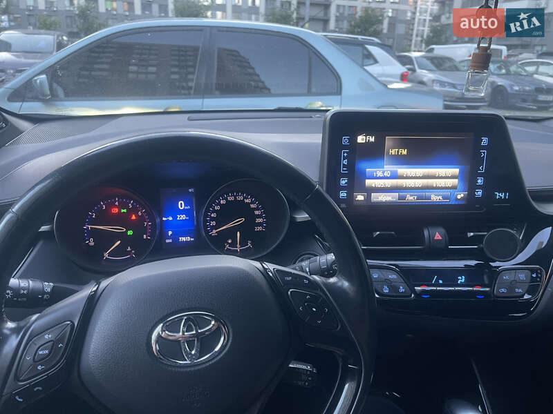 Внедорожник / Кроссовер Toyota C-HR 2017 в Запорожье