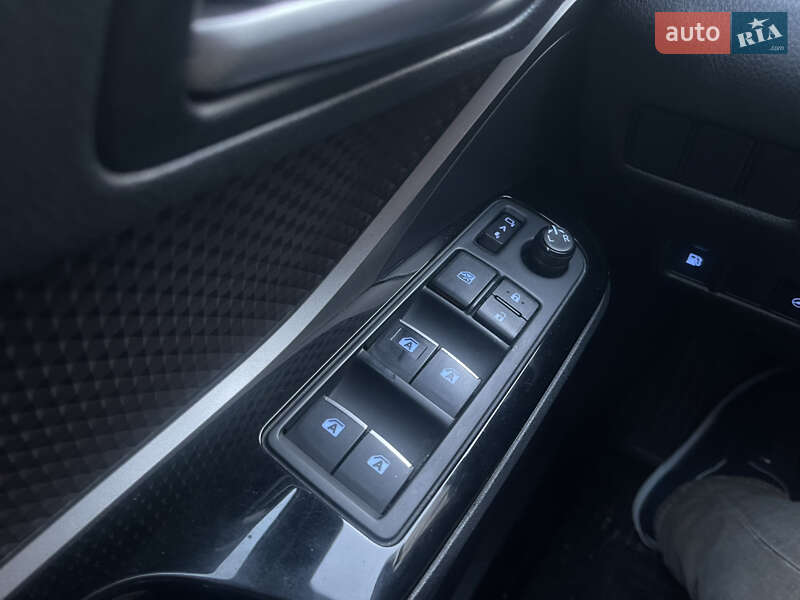 Внедорожник / Кроссовер Toyota C-HR 2017 в Запорожье