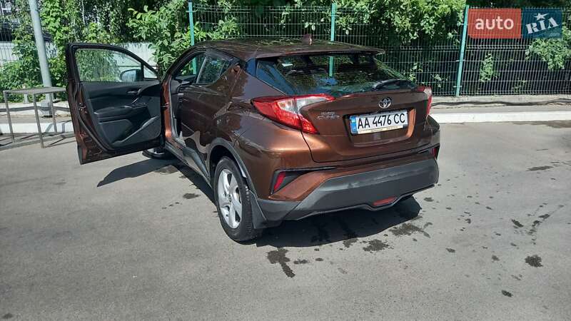 Позашляховик / Кросовер Toyota C-HR 2018 в Києві