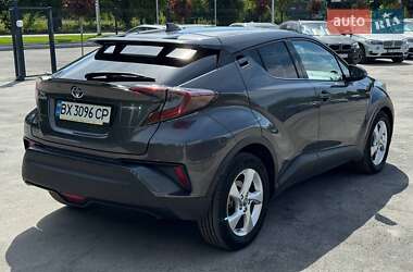Внедорожник / Кроссовер Toyota C-HR 2018 в 