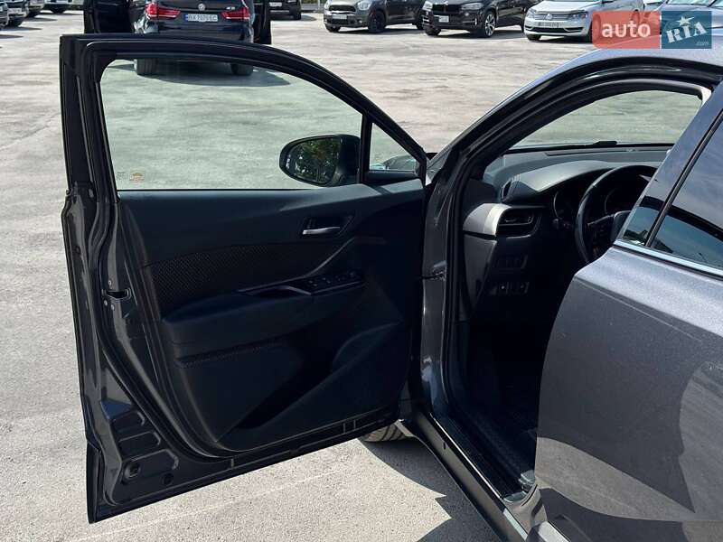 Внедорожник / Кроссовер Toyota C-HR 2018 в Каменец-Подольском