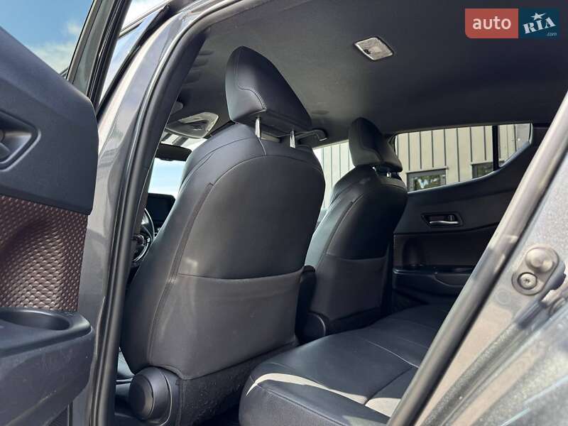 Внедорожник / Кроссовер Toyota C-HR 2018 в Каменец-Подольском