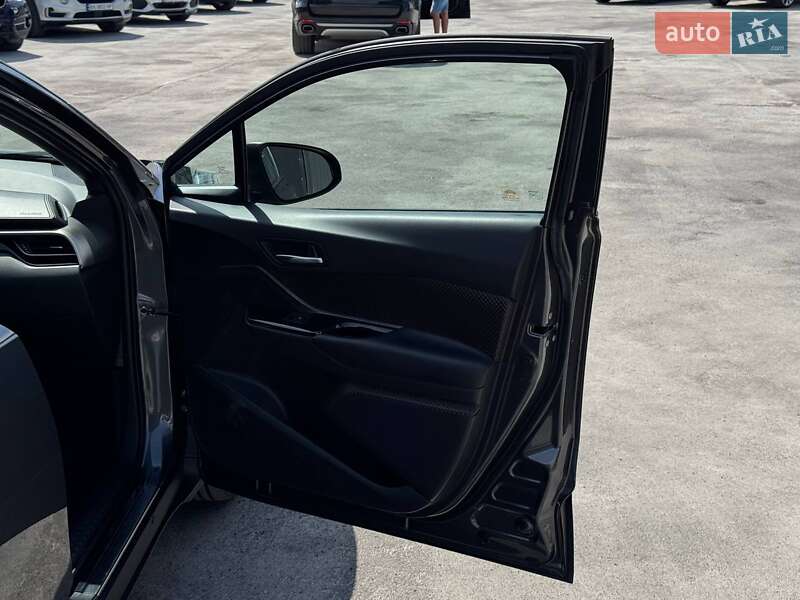 Внедорожник / Кроссовер Toyota C-HR 2018 в Каменец-Подольском