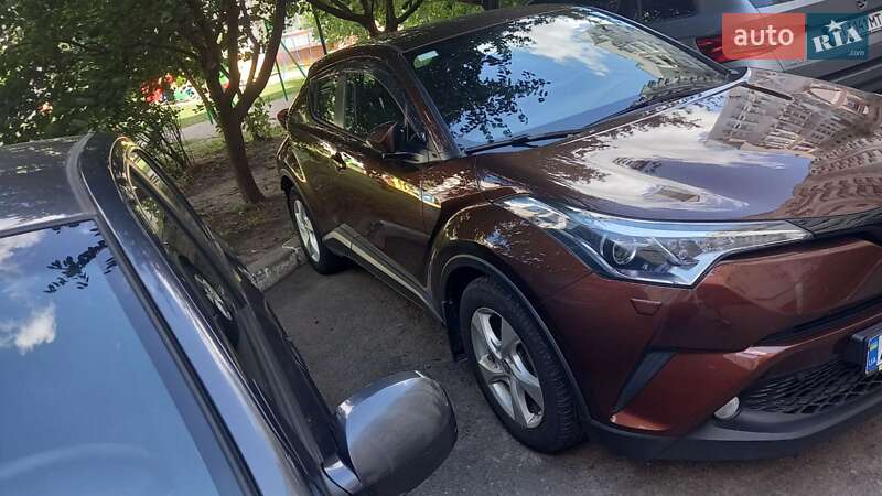 Позашляховик / Кросовер Toyota C-HR 2018 в Києві
