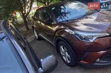 Позашляховик / Кросовер Toyota C-HR 2018 в  фото 9 Позашляховик / Кросовер Toyota C-HR 2018 в